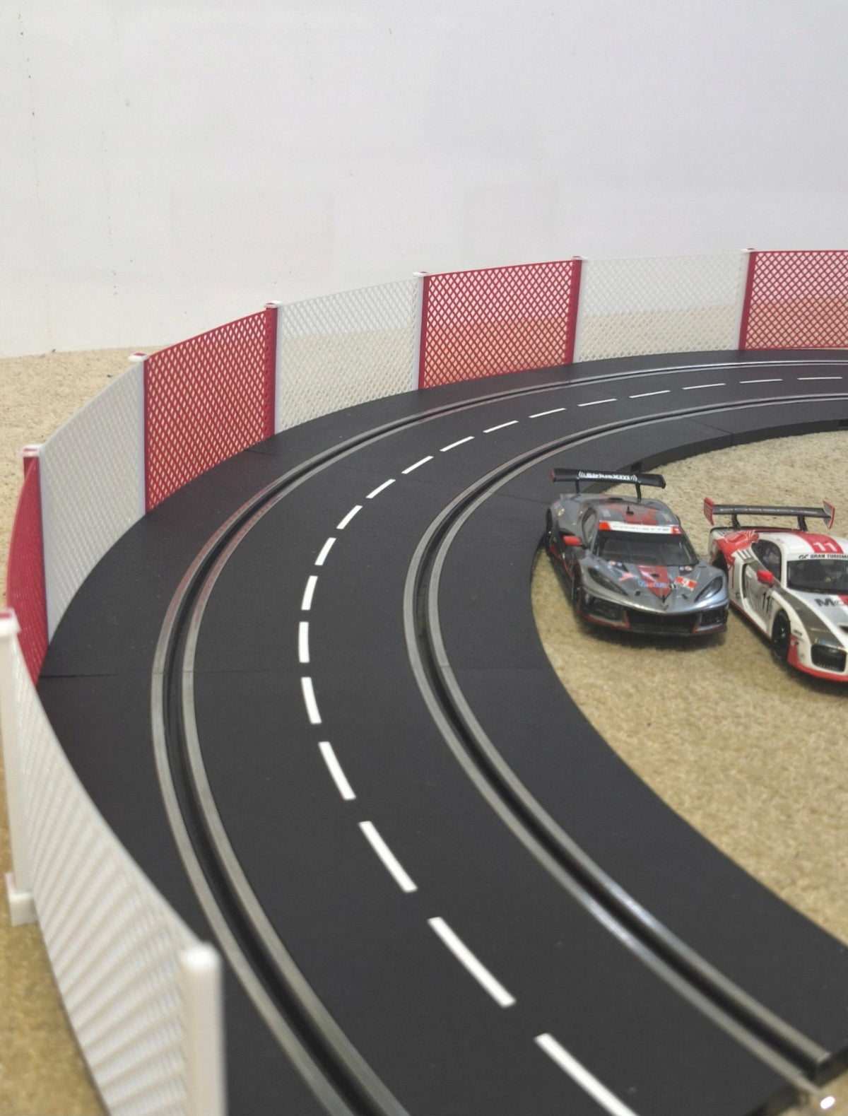 1:32 Carrera Digital Slot Car Track Catch Fence -red & white kit-1.6 Metres!