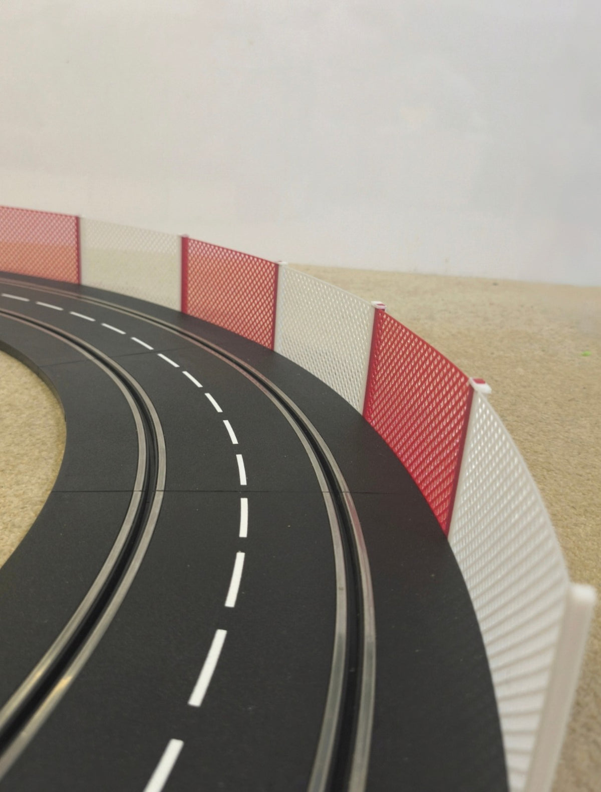 1:32 Carrera Digital Slot Car Track Catch Fence -red & white kit-1.6 Metres!