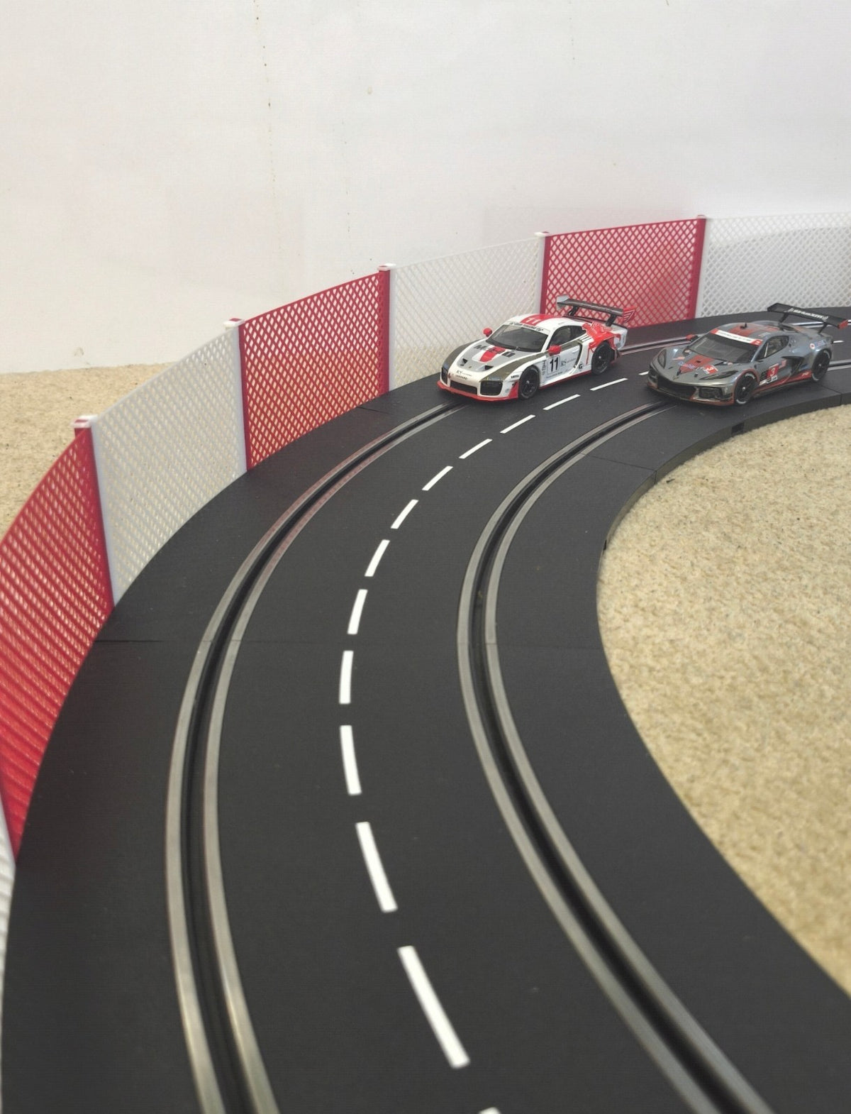 1:32 Carrera Digital Slot Car Track Catch Fence -red & white kit-1.6 Metres!