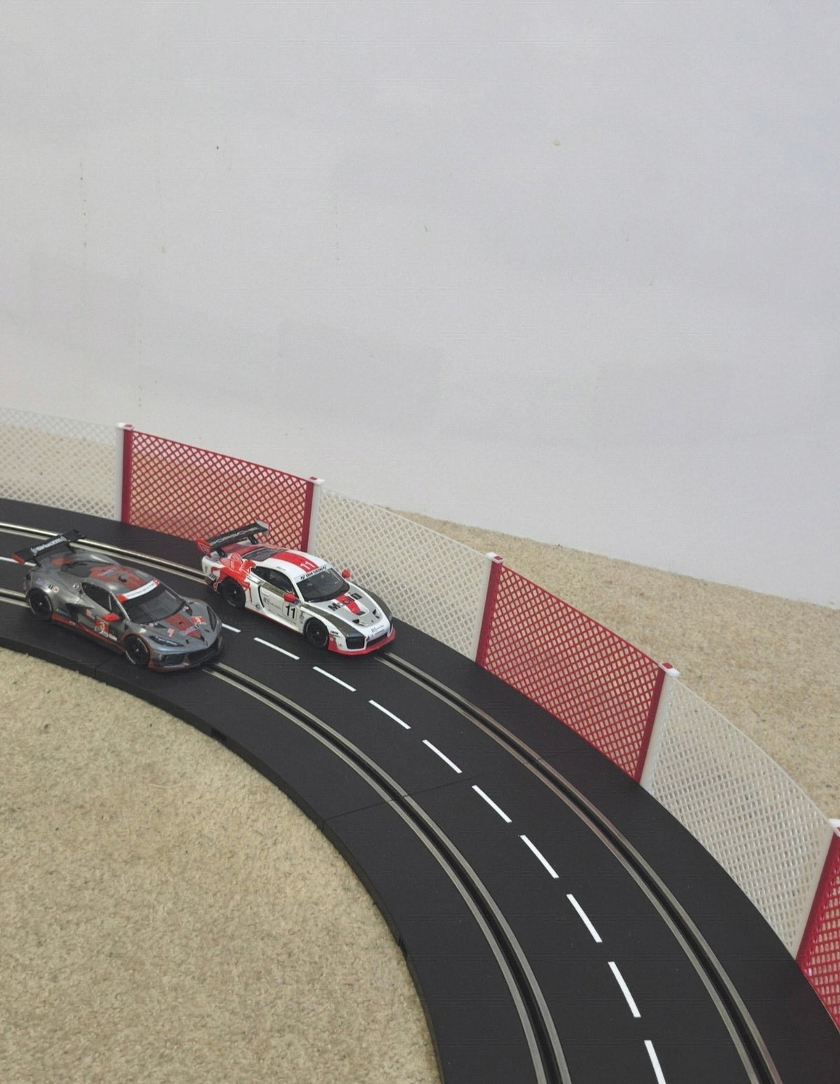 1:32 Carrera Digital Slot Car Track Catch Fence -red & white kit-1.6 Metres!